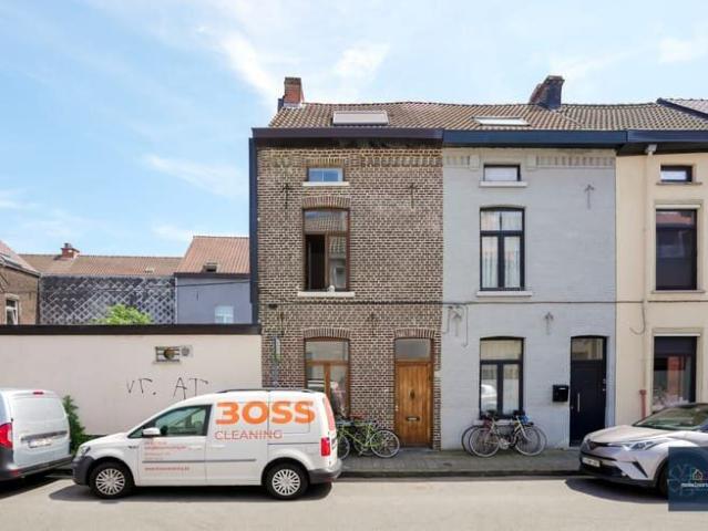 Toffe stadswoning met 3slpk en koertje