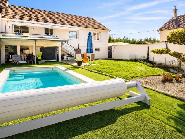 Toiture neuve avec panneaux solaires 5 chambres piscine. 111m² Beaune
