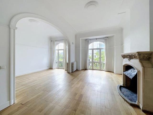 Toison d'Or: 3 bedrooms apartment + terrace