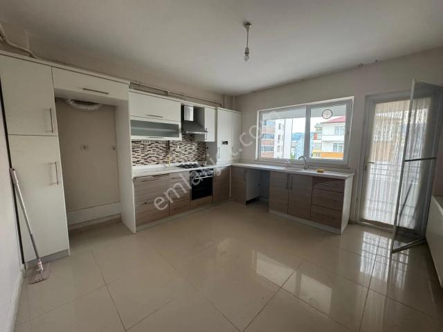Mutfak Dolapları Ve Komple Boyası Yenilenmiş 3+1 Kiralık