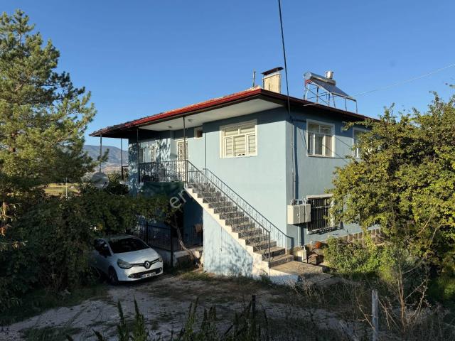 Tokat Pazar'da Müstakil 816 M² Bahçeli, 4+1 İki Ayrı Daire