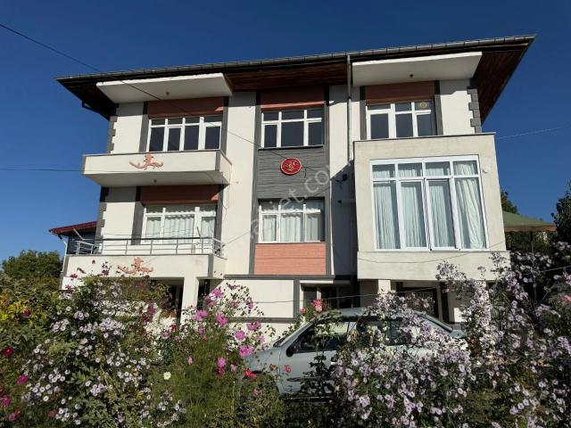 Tokat Pazar'da Kiralık 4+1, 165m² Daire doğayla İç İçe