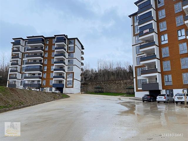 TOKAT PAZARDA SIFIR BİNADA GENİŞ 3+1 SATILIK DAİRE