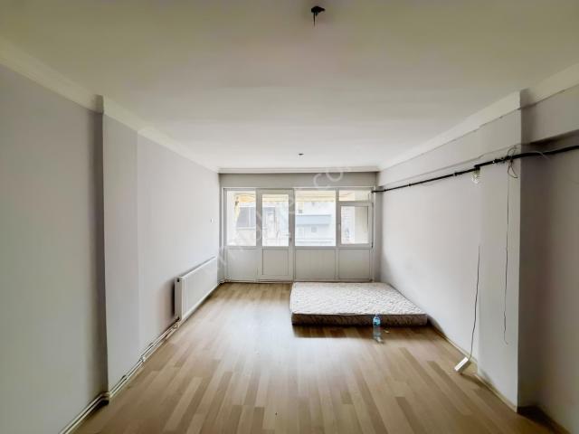 Tokdemirden Balıkpazarında Sahile 1 Dakika Mesafede 2+1 Daire
