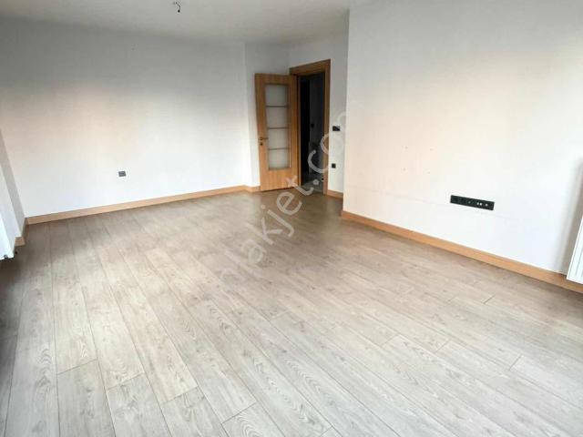 Toki Şehri Bağcılarda 3+1 Kiralık Daire
