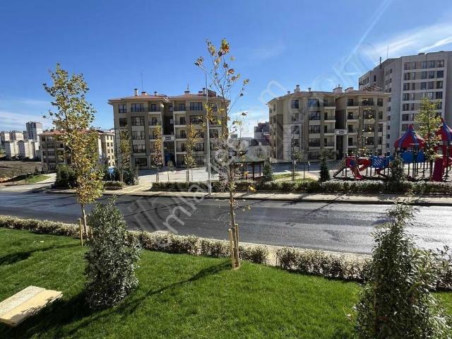 Toki Kayaşehir 306 Konut 2+1 90m2 Yüksek Giriş Tadilatlı Daire