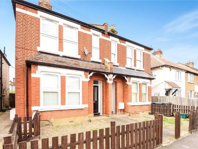 Tolworth Park Road, Surbiton KT6 2 bed apartment to rent £1,850 pcm £427 pw