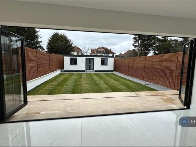 Tolworth Rise North, Surbiton, KT5 5 bed semi detached house to rent £4,950 pcm £1,142 pw