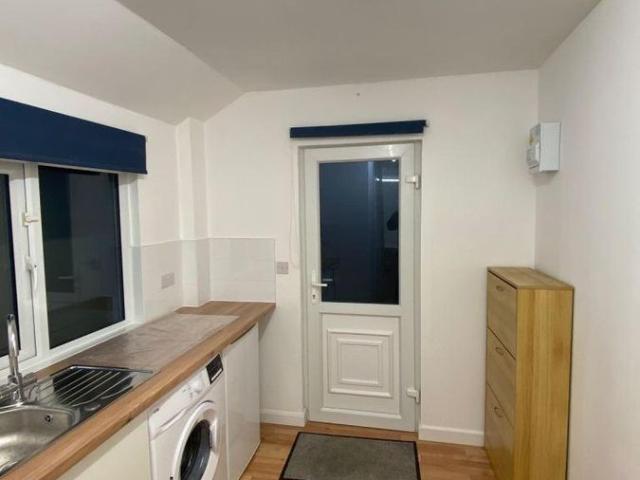 Tolworth Rise, Kingston KT5, Studio to rent, £1,300 pcm | PrimeLocation