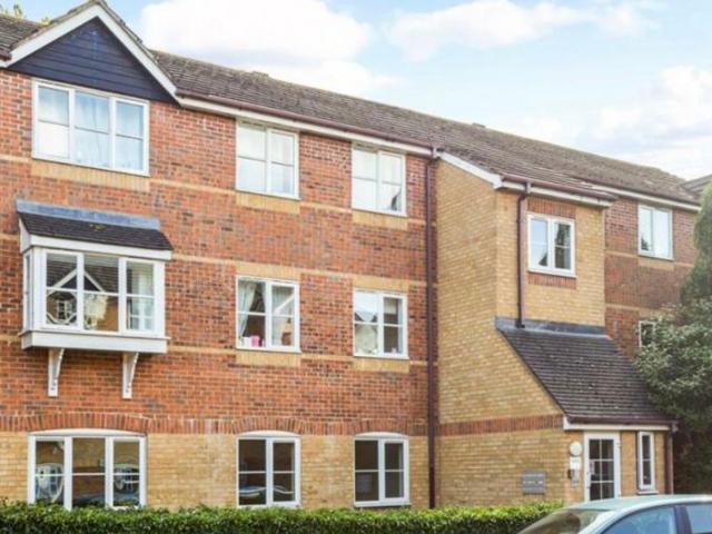 Tolworth, Surbiton KT5, 2 bed flat to rent, £1,650 pcm | PrimeLocation