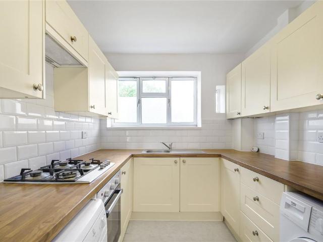 Toland Square, London, SW15 3 bed flat to rent £2,750 pcm £635 pw