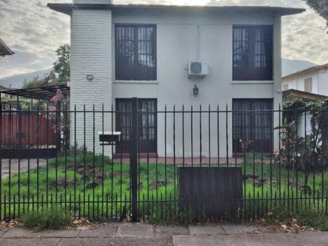 Toledo Propiedades Ltda arrienda casa Ñuñoa