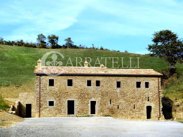 Tolfa è una splendida dimora antica in pietra di circa 440 m. 480m² Città di Castello