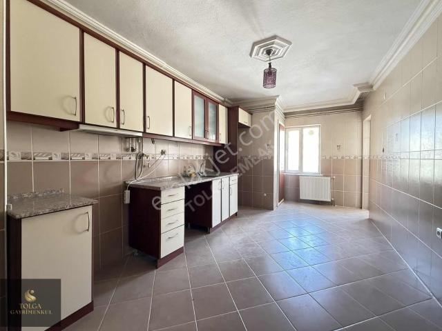 'tolga Gayrimenkul' 3+1 150m² İçi Yapılı Ara Kat Daire.