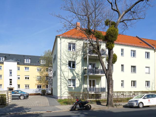 Tolkewitz, im Hochparterre: Balkon + Dusche + EBK mgl.