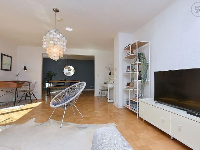 Toll möblierte 3 Zimmer Wohnung mit Balkon in Stuttgart Lederberg
