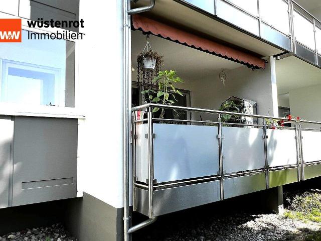 Toll geschnittene 2 Zimmer Wohnung mit großer Loggia
