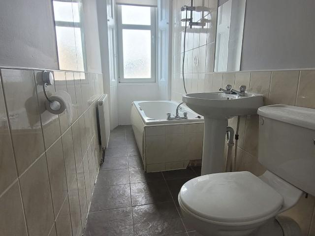 Tollcross Road, Glasgow G32, 2 bed flat to rent, £1,100 pcm | PrimeLocation