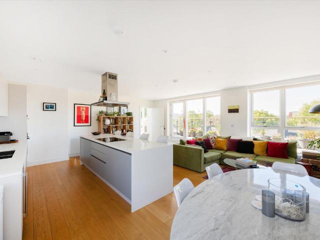 Tollgate Gardens, London NW6 3 bed flat to rent, £5,300 pcm | PrimeLocation