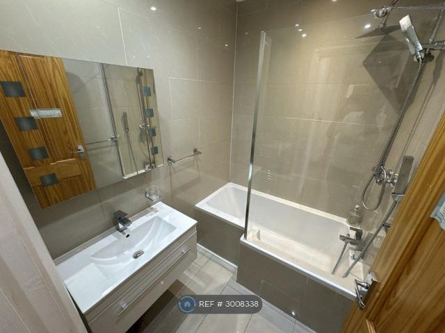 Tollgate Road, London E16, 3 bed terraced house to rent, £2,200 pcm | PrimeLocation