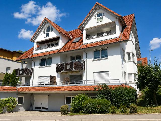 Tolle 4,5 Zi. Maisonette Wohnung +, 2 Balkone, 2 Stellplätze in der TG !