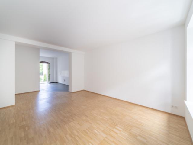 Tolle 2 Raumwohnung in beeindruckender Stadtvilla mit möglicher Küchenübernahme WE01