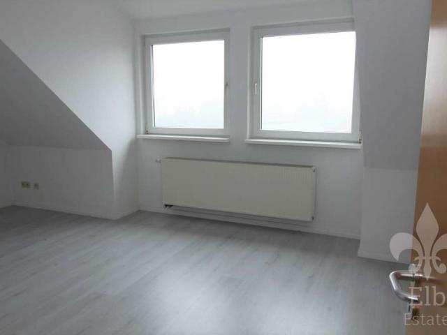 Tolle 2 Raum Dachgeschosswohnung mit Balkon und Wannen Bad im Lindenplatz/Hermsdorf