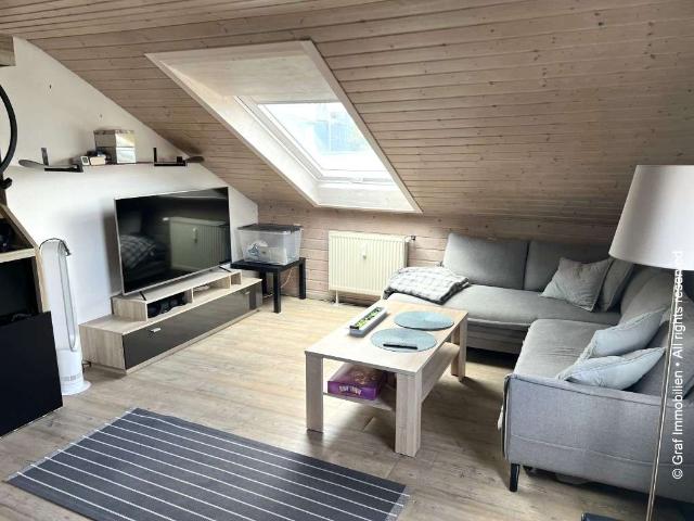 Tolle 2 Zi. Wohnung im Dachgeschoss in zentraler Lage von Ditzingen!