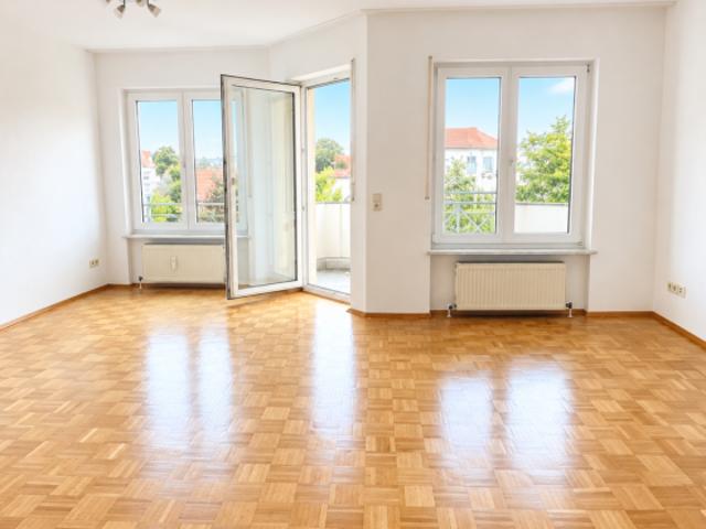 Tolle 2 Zimmer Wohnung mit Balkon inkl. TG Platz & Pkw Stellplatz in zentraler Lage von Dietzenbach!