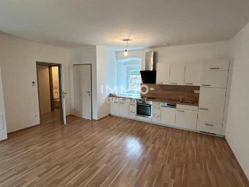 Tolle 2 Zimmer Wohnung mit eigenen kleinen Grünbereich