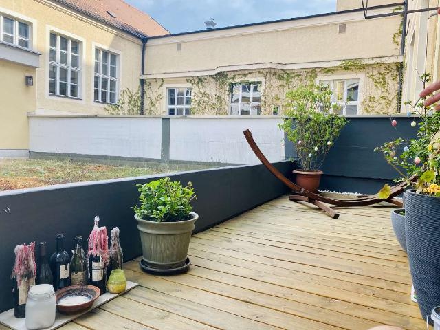 Tolle 2 Zimmer Wohnung mit ruhiger Dachterrasse in Top Lage