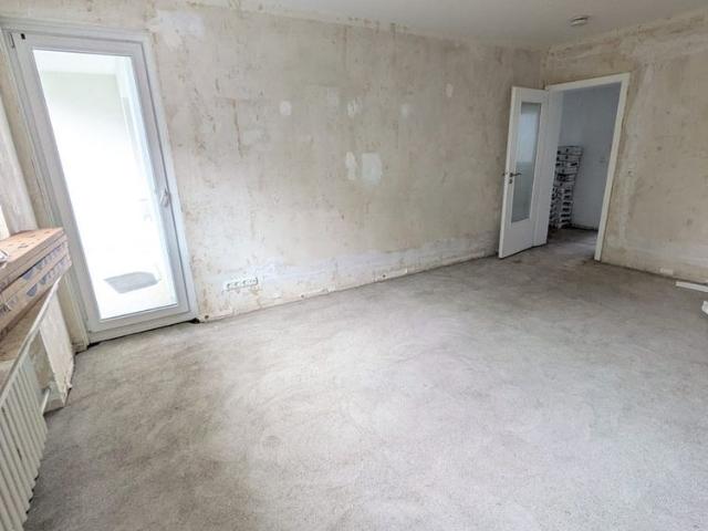 Tolle 2 Zimmer Wohnung im frisch sanierten Gebäude Wärmedämmung, neue Fenster, frischer Anstrich