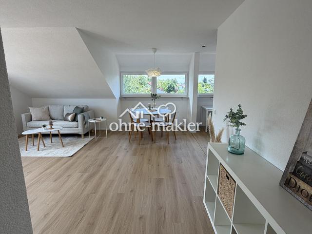tolle 2 Zimmer DG Wohnung mit zusätzlichem Hobbyraum und Balkon
