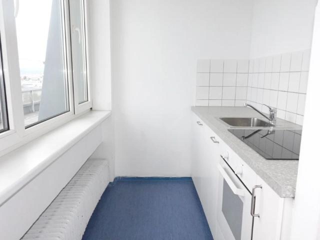 Tolle 2 Zimmer DG Wohnung zwischen Quellenstraße und Gudrunstraße