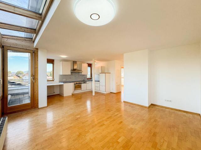Attraktive & helle 2 Zimmerwohnung mit Balkon & Carport