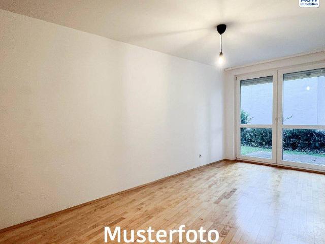 Tolle 2 Zimmerwohnung mit Loggia in einem zentral gelegenen Wohnhaus befristet vermietet mit Potential