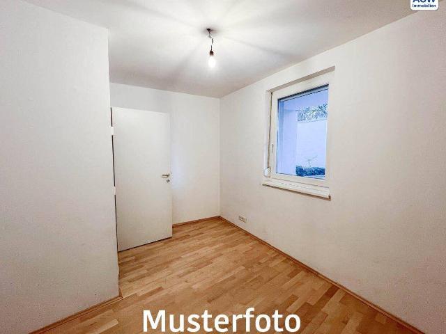 Tolle 2 Zimmerwohnung mit Loggia in einem zentral gelegenen Wohnhaus befristet vermietet mit Potential