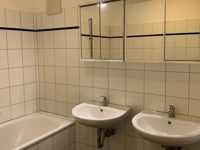 Tolle 3 Zimmer Stadtwohnung mit Einbauküche, Balkon, 2 Bädern, Aufzug und Tiefgaragenstellplatz