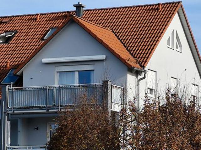 Tolle 3,5 Zimmer ETG mit zwei Carport Stellplätzen