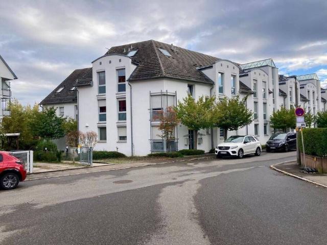 Tolle teilmöblierte 2 Zimmer Wohnung mit Balkon, Küche! Stellplatz und Internet gratis! Beste Lage