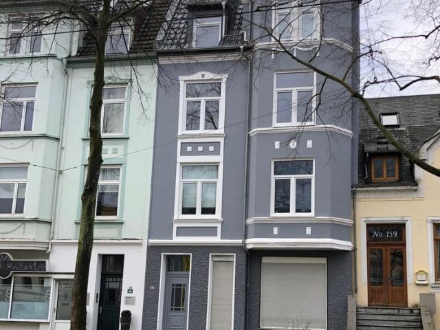 Tolle Wohnung mit Terrasse, Einbauküche und Dielen in schönem Altbau