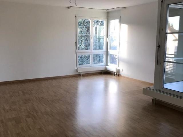 Tolle Wohnung mit Balkon zu vermieten.