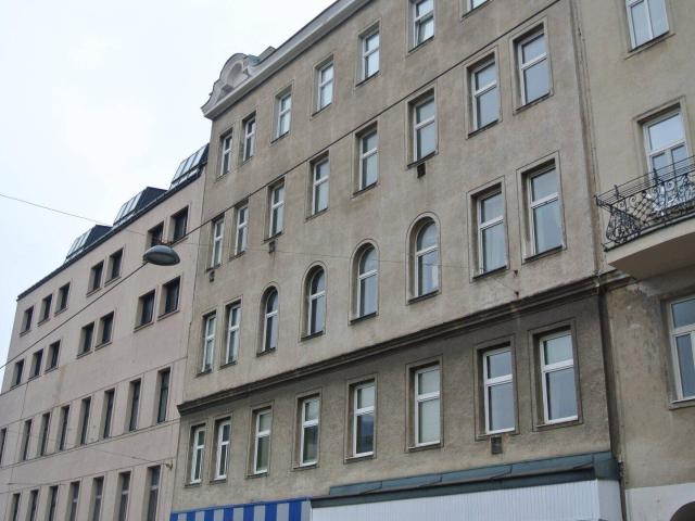 Tolle Altbauwohnung mit viel Potential Top Anlage, in nur 5 Min. bei der U1 WOHNEN im Herzen des Bezirks
