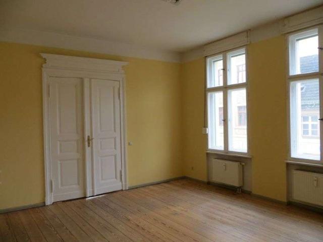 tolle Altbauwohnung mit super Aussicht im 01. OG