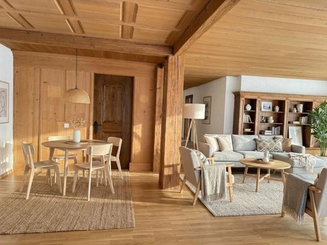 Tolle Attika Wohnung mit grosser Terrasse und Weitsicht