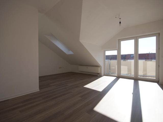 Tolle Dachgeschosswohnung mit Balkon