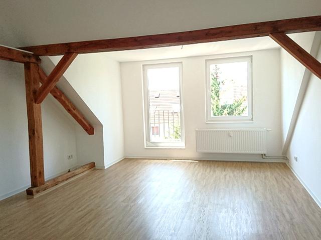 Tolle Dachgeschoss Wohnung in der Delle Straße der Einheit