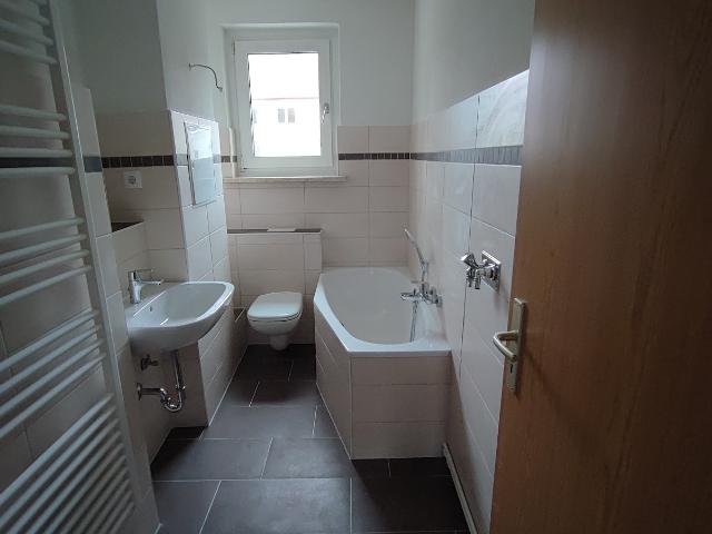Tolle Dreiraumwohnung mit modernem Badezimmer