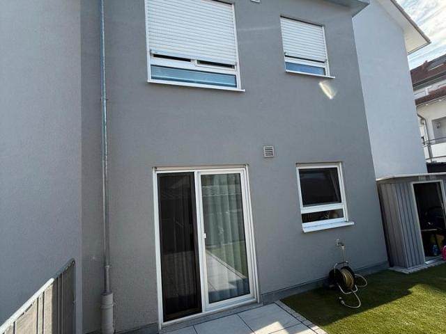 Tolle EG Wohnung mit 2 Gärten und 2 TG Plätze
