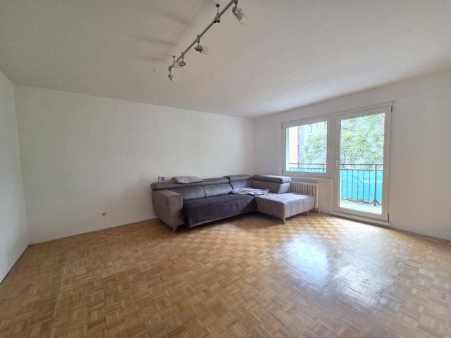 Tolle Eigentumswohnung mit Loggia und Lift samt eigenem Innenhofparkplatz in guter Lage